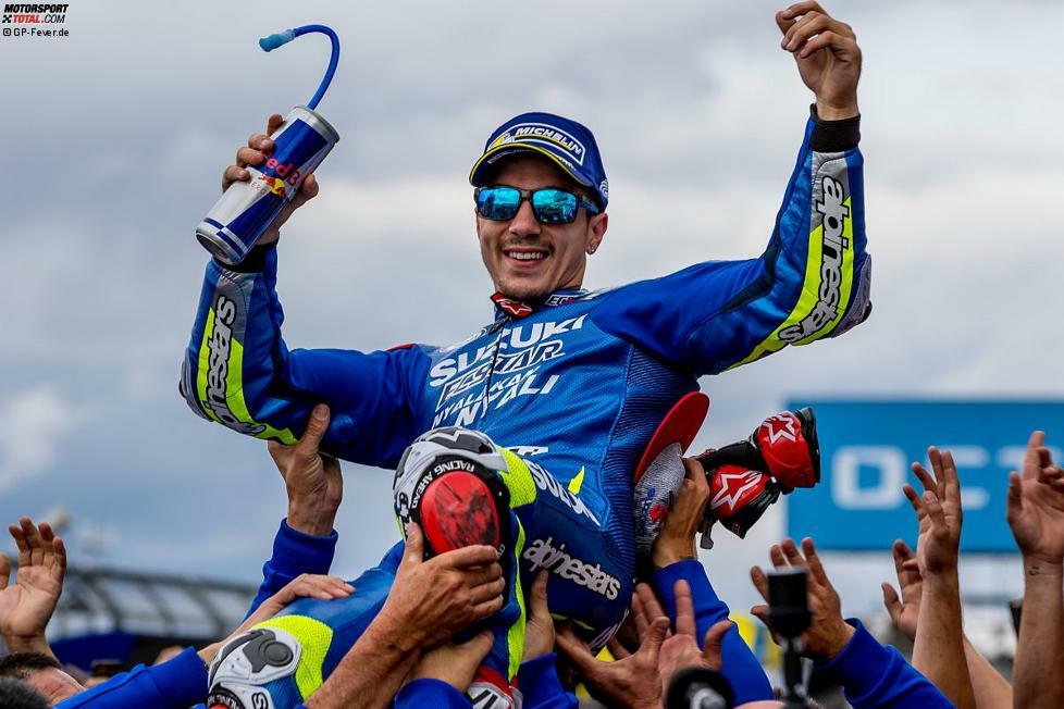 Den nächsten Meilenstein setzt Vinales in Silverstone: Er fährt ein souveränes Rennen, übernimmt früh die Spitze und fährt den Sieg wie ein Meister nach Hause. Der erste Grand-Prix-Sieg ist in der Tasche. Für Suzuki ist es der erste Triumph seit 2007. In Japan und Australien fährt Vinales jeweils als Dritter über die Ziellinie.