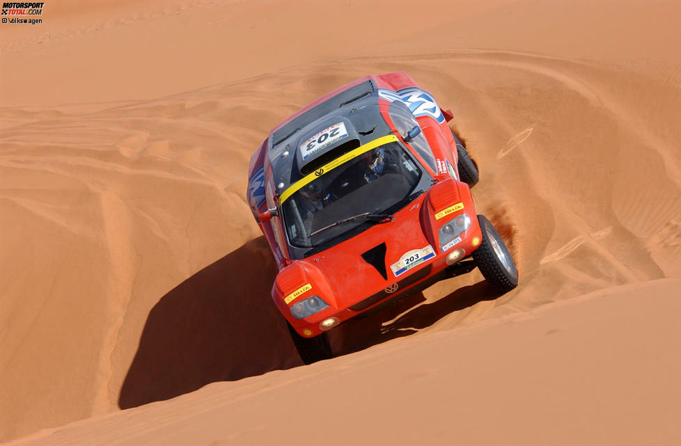 Es folgt eine lange Pause, ehe Volkswagen im Jahr 2003 den Rallyesport wieder für sich entdeckt. Die Rallye Dakar wird in den nächsten Jahren zur Bühne für die Wolfsburger - und zwar zu einer erfolgreichen.