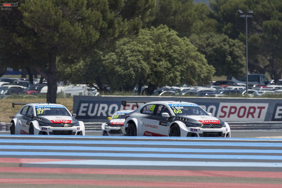 Team-Zeitfahren MAC3: Direkt nach dem Qualifying treten drei Fahrer eines jeden Herstellers zusammen im Kampf gegen die Uhr an. Und nur wenn alle drei Fahrer nach zwei Runden (eine auf der Nürburgring-Nordschleife) gemeinsam das Ziel erreichen, winken Punkte für die Herstellerwertung.