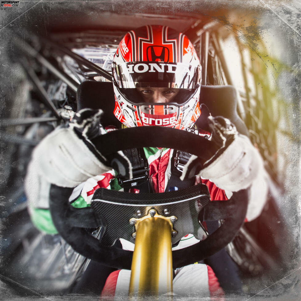 Tiago Monteiro - Honda: Mit zwei Rennsiegen und weiteren starken Vorstellungen hatte Tiago Monteiro 2015 gezeigt, dass er zu den besten Piloten der WTCC gehört. Daher gab es für Honda keinen Grund, auf die Dienste des Portugiesen zu verzichten.
