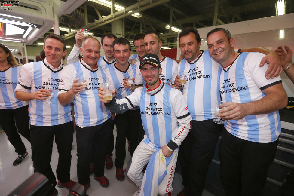 Die logische Konsequenz dieser Siegesserie ist der WM-Titel. In Suzuka krönt sich Lopez zum WTCC-Champion 2014. Damit gewinnt er als erster Südamerikaner seit Ayrton Senna eine FIA-WM und tritt in die Fußstapfen seines legendären Landsmanns Juan-Manuel Fangio.