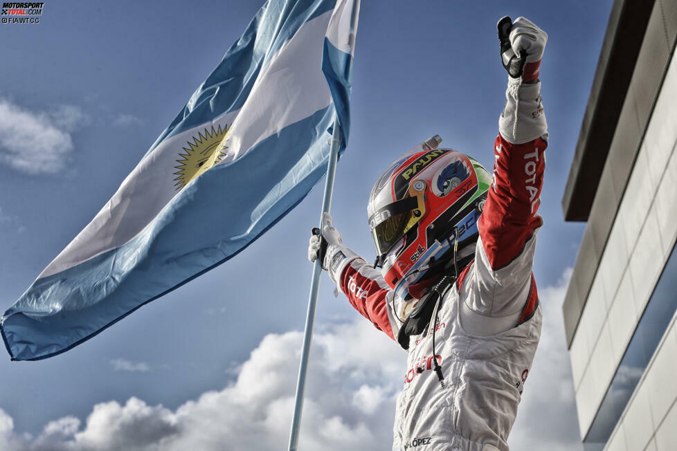 Den sichert sich Lopez Anfang September in Motegi. Am Ende der Saison tritt der Argentinier nach 71 Rennen, von denen er 29 gewonnen hat, von der WTCC-Bühne ab.