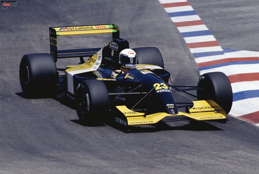 Trotz der ansprechenden Leistungen findet Zanardi kein Cockpit für 1992. Drei Rennen für Minardi sind das höchste der Gefühle. Doch mit dem Minardi 192 samt schwachbrünstigem Lamborghini-V12 ist kein Blumentopf zu gewinnen. Zweimal verpasst er die Qualifikation, einmal scheidet er aus.