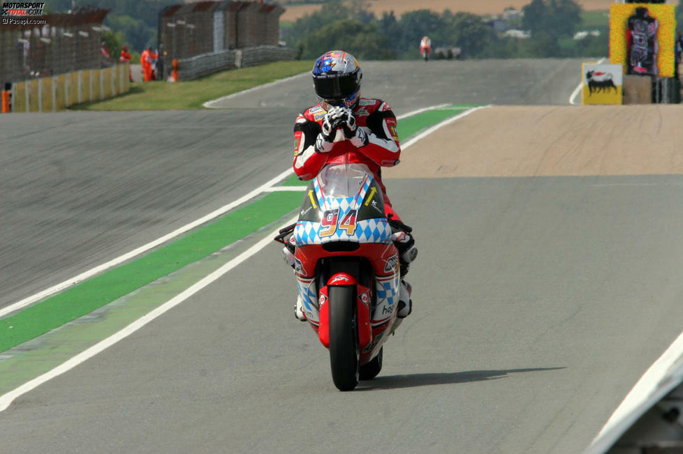 2014 wechselt der großgewachsene Deutsche in die Moto2 und fährt im spanischen AGR-Team eine Kalex. Dritte Plätze in Jerez und Le Mans machen Mut, doch in der zweiten Saisonhälfte gelingt nur ein Top-10-Ergebnis.