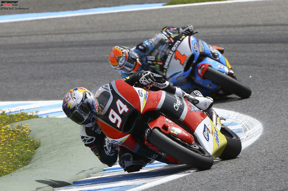 2015 beginnt die Saison vielversprechend. Nach einem technischen Defekt des späteren Weltmeisters Johann Zarco siegt Folger in Katar und wenige Wochen darauf auch in Jerez. Doch dann spielt er im weiteren Saisonverlauf kaum eine Rolle an der Spitze und fährt erst im Herbst wieder zweimal aufs Podest.
