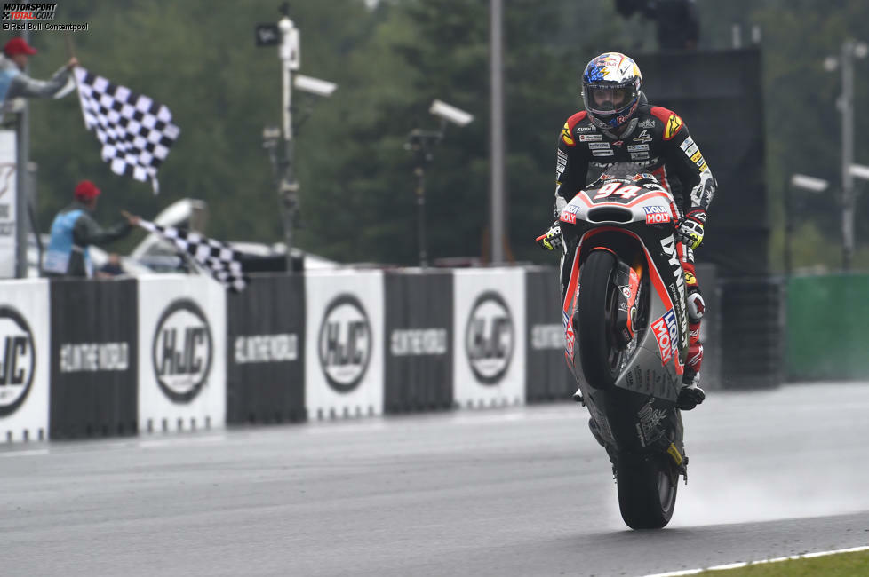 Folger steht in Termas de Rio Hondo, Jerez und erstmals auf dem Sachsenring auf dem Podest, aber mit dem ersten Saisonsieg klappt es erst in Brünn. Der WM-Zug ist da schon längst abgefahren. Er beendet seine letzte Moto2-Saison auf dem siebten Platz (nach Rang 6 in der Saison 2015).