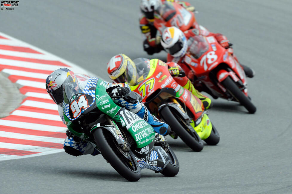 2009 fährt Folger seine erste volle 125er-Saison. Schon bei seinem zehnten Grand Prix (Le Mans) schreibt er mit P2 erstmals große Schlagzeilen. Weitere Erfolge bleiben aus. 2010 wird zu einer Enttäuschung mit nur zwei vierten Plätzen.