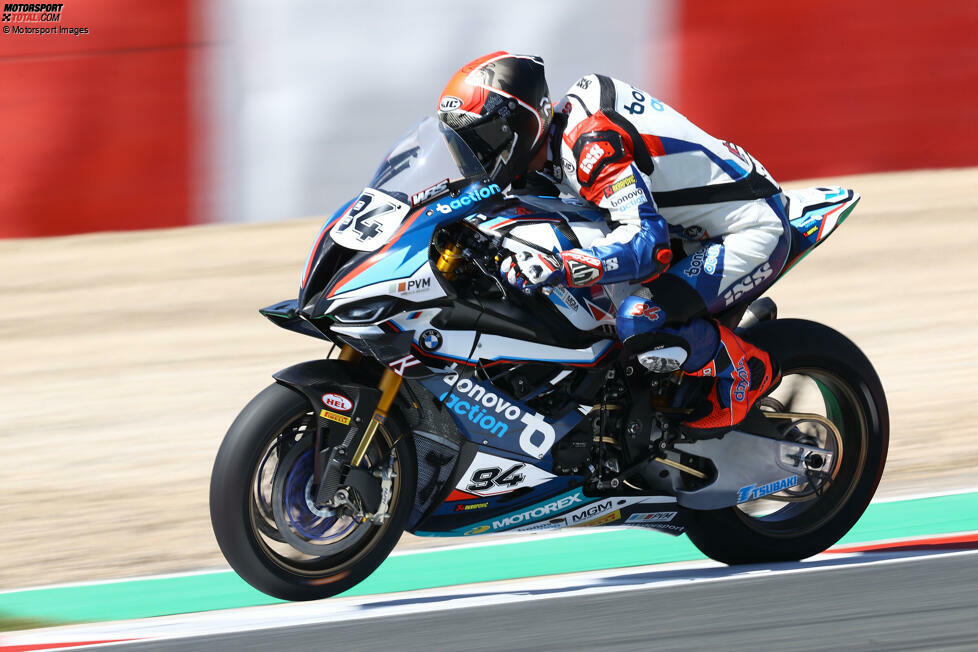 Doch der Traum vom Superbike-Erfolg mit BMW platzt: Von Beginn an kommt Folger mit der BMW M1000RR nicht gut zurecht. Abgesehen von wenigen Höhen ist die Saison von vielen Tiefen geprägt. Auf die finalen Überseerennen verzichtet das Bonovo-Team und trennt sich vorzeitig von Folger, der die Saison als WM-22. beendet.