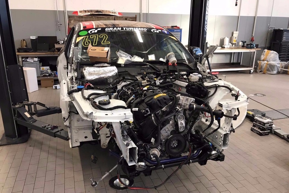 Nach dem Unfall mit dem kultigen Ausraster stellte Frikadelli Racing den BMW M235i Racing für Thomas Leyherr wieder hin
