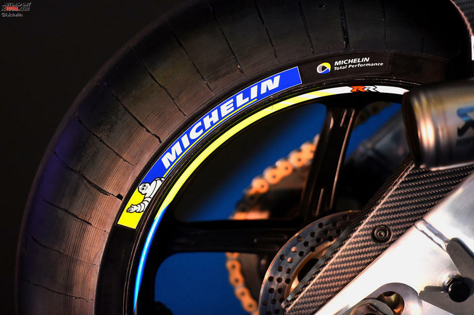 Und auch Michelin testete neue Reifen. Bei den Vorderreifen gab es neue Konstruktionen und Mischungen, die in maximaler Schräglage mehr Grip bieten sollen. Auch neue Hinterreifen mit anderen Mischungen wurden ausprobiert.