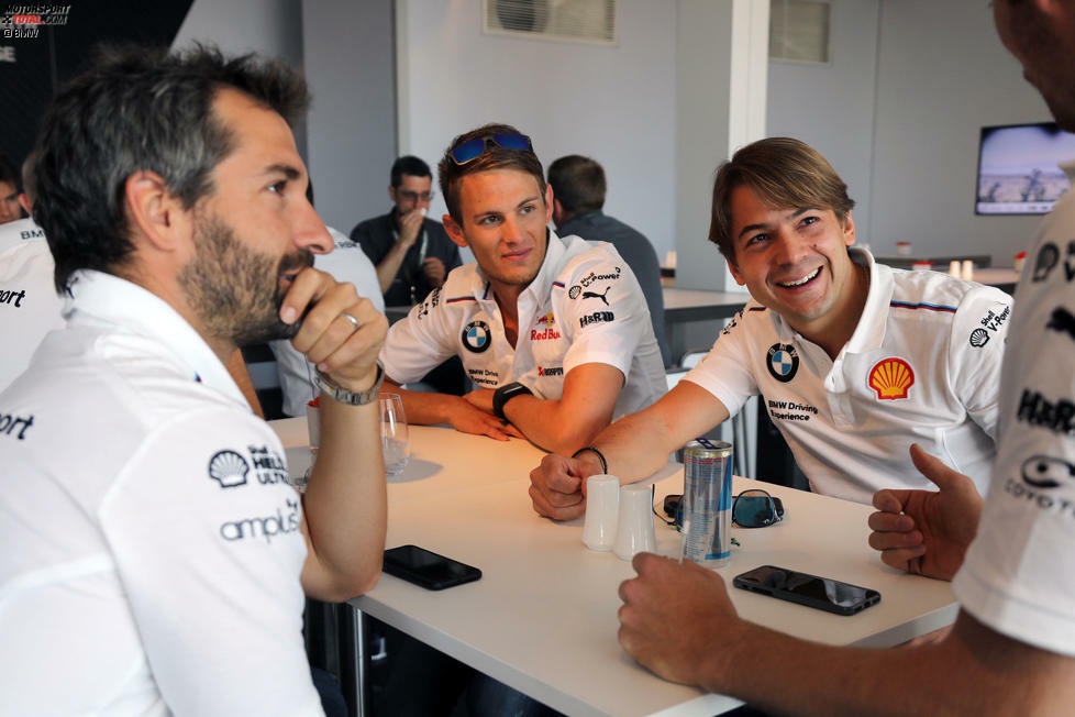 Beim Medien-Briefing werden Marco Wittmann und die anderen BMW-Piloten über die aktuellsten Schlagzeilen in der DTM informiert.