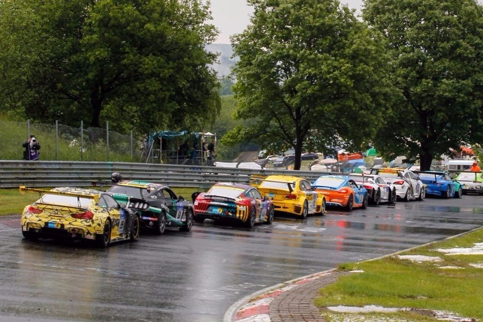 Hagelunwetter, spektakuläre Abflüge und ein kontroverses Überholmanöver: Rückblick auf die 24h Nürburgring 2016