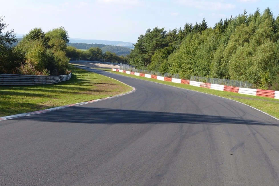 Trackwalk auf der Nordschleife: Die Fahrer der 24h Nürburgring beschreiben die Schlüsselstellen auf dem Ring