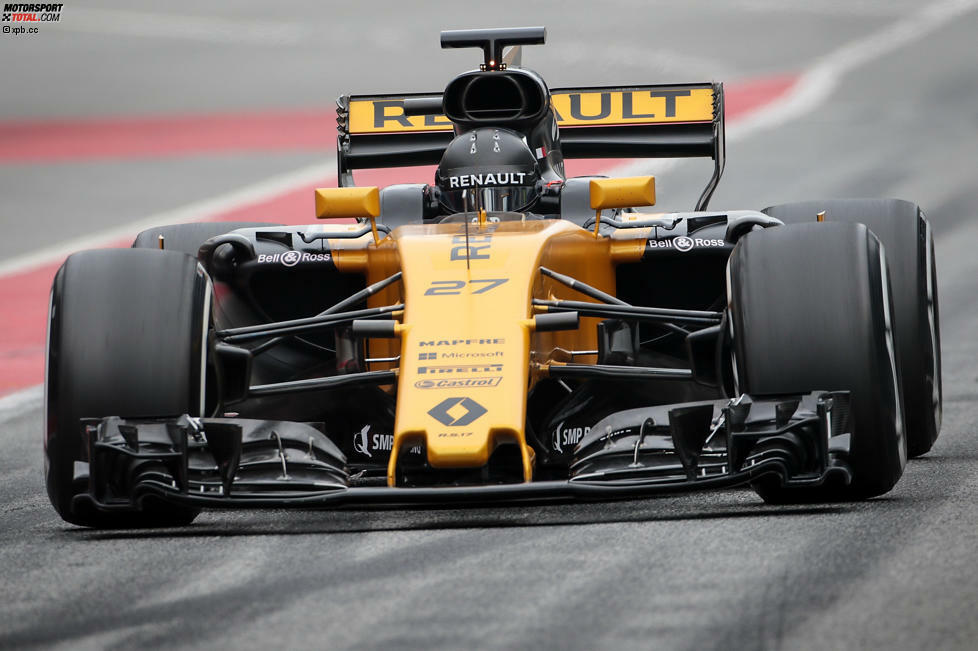 Einige Fahrer haben über den Winter Teams gewechselt: Nico Hülkenberg von Force India zu Renault, Kevin Magnussen von Renault zu Haas, Esteban Ocon von Manor zu Force India, Pascal Wehrlein von Manor zu Sauber und Valtteri Bottas von Williams zu Mercedes. Dort übernimmt er das Cockpit von Weltmeister Nico Rosberg.