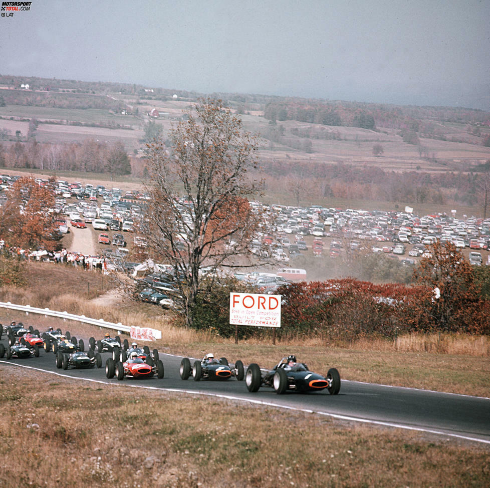 Selbst den USA, die man nicht gerade als Formel-1-Nation bezeichnen würde, gelang es in den Jahren 1961 bis 1963 in Watkins Glen, jeweils sieben US-Piloten an den Start zu bringen, darunter Asse wie Richie Ginther, Phil Hill, Dan Gurney oder Teamboss-Legende Roger Penske. Zum Sieg reichte es nie: Ginther wurde 1963 Zweiter. Jubeln...