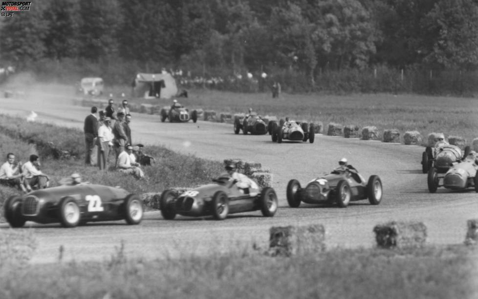 ...im Formel-1-Gründungsjahr 1950 in die Grands Prix von Frankreich und Italien (Foto) - und zwar genau acht Piloten. Der prominenteste Vertreter war damals Maurice Trintignant. In beiden Fällen schaffte es aber kein Franzose auf das Podest. Apropos elf-Rennfahrerschule: Eine wahre Invasion der Italiener...