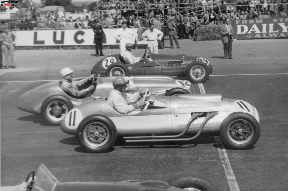 ...Rekord an Piloten pro Nation geht aber an das Formel-1-Mutterland Großbritannien. 1952 waren in Silverstone unglaubliche 17 Briten am Start - darunter die Stars Stirling Moss und Mike Hawthorn. Bei 32 Nennungen füllte man damit mehr als die Hälfte des Feldes. Doch auch die Briten nutzen ihr Potenzial...