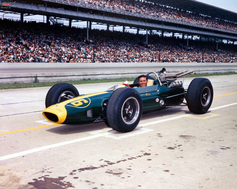 ... das Leichtbaukonzept von Lotus und der starke Ford-Motor weisen den Weg in die Zukunft. 1964 erobert Clark die Pole in Indy, fällt aber früh durch Reifen- und Aufhängungsschaden aus. Mit Clark und Brabham sind damals nur zwei Nicht-US-Amerikaner im Starterfeld.
