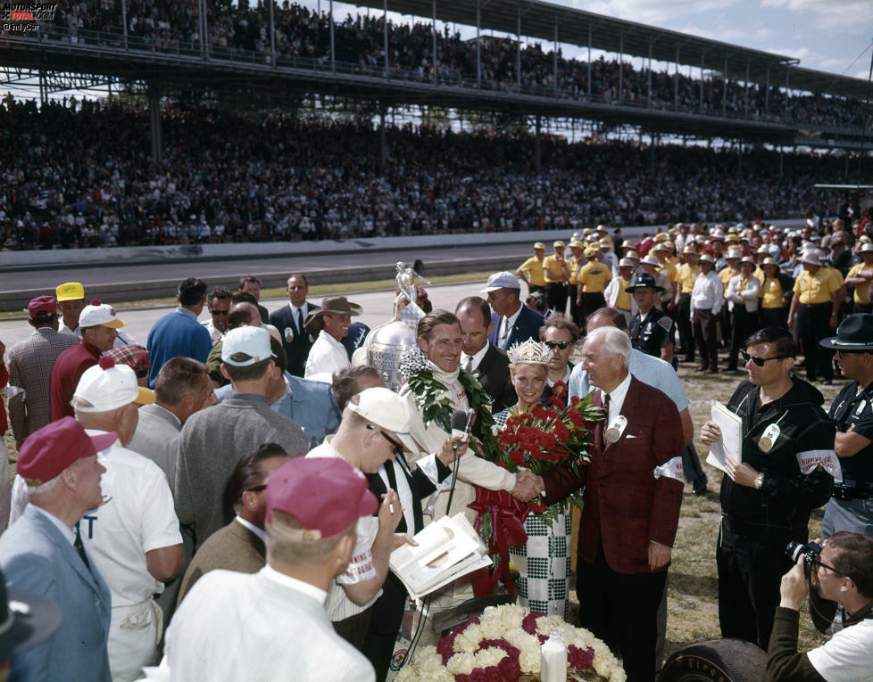 Graham Hill (zweimaliger Formel-1-Weltmeister): 1966 bekommt Clark mit Hill einen starken Konkurrenten aus eigenen Reihen. Der Engländer fährt sein erstes Ovalrennen, übernimmt spät die Führung und gewinnt sensationell bei seiner Premiere. Clark wird Zweiter. Hill ist bis heute der einzige Fahrer mit der Triple-Crown im Motorsport.