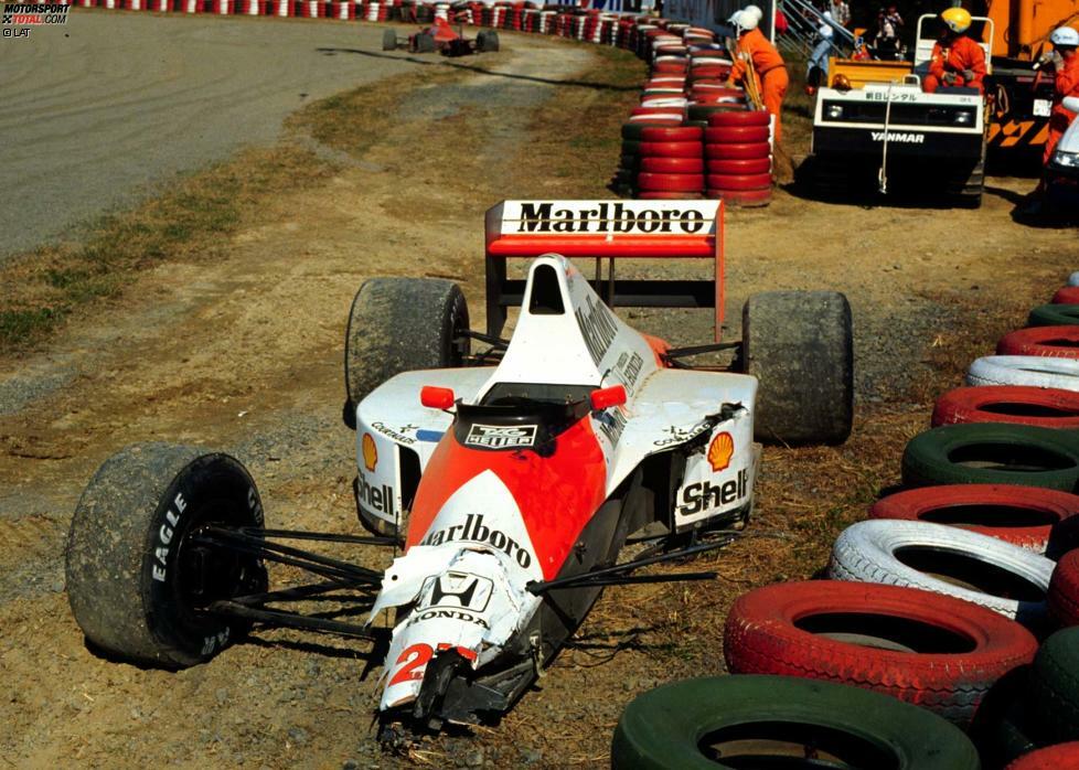 ...artete völlig aus. Ein Jahr später schoss Senna in Suzuka den zu Ferrari gewechselten Prost beim Start absichtlich ab, weil dieser als Zweiter seiner Meinung nach zu Unrecht von der sauberen Seite der Strecke starten durfte - und holte den Titel. Zu einer Versöhnung kam es erst zu Prosts Karriereende 1993. Doch Senna war nicht...