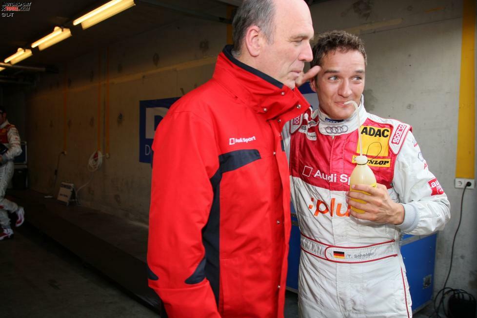 2007 folgt der Audi-interne Wechsel zum Team Abt, für das Timo Scheider in Zandvoort sogar auf die Pole-Position fährt. Da ist Audi-Sportchef Wolfgang Ullrich natürlich einer der ersten Gratulanten.