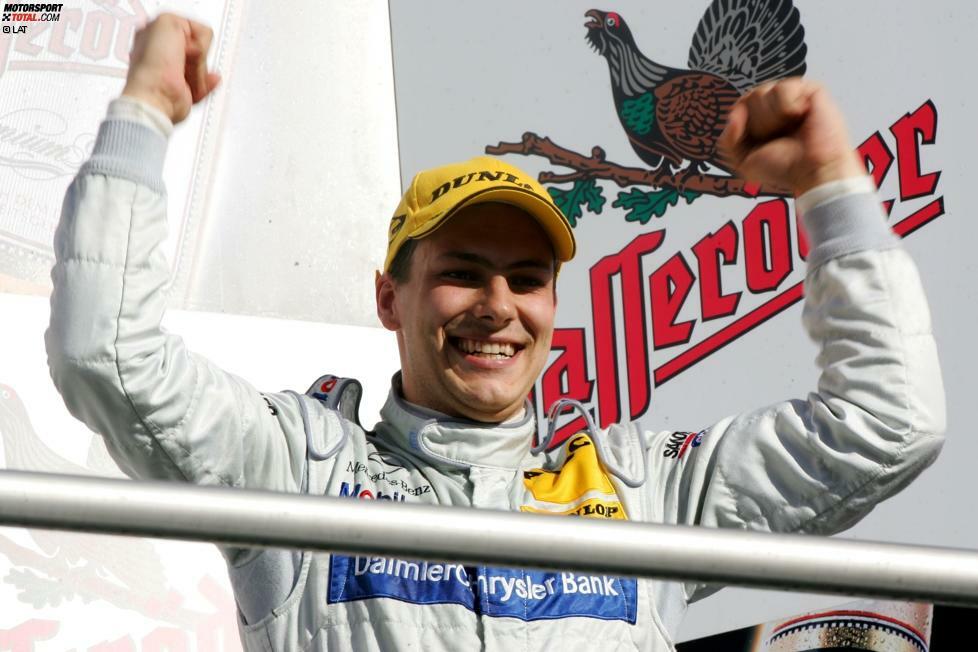 2005: Gary Paffett (Mercedes) - Ein Jahr später krönt sich Paffett zum ersten britischen Champion der DTM. Der Mercedes-Pilot gewinnt fünf der elf Rennen und lässt Meister Ekström (Audi) so keine Chance. Der gewinnt zwar immerhin drei Rennen, am Ende fehlen ihm allerdings 13 Zähler zur Titelverteidigung.