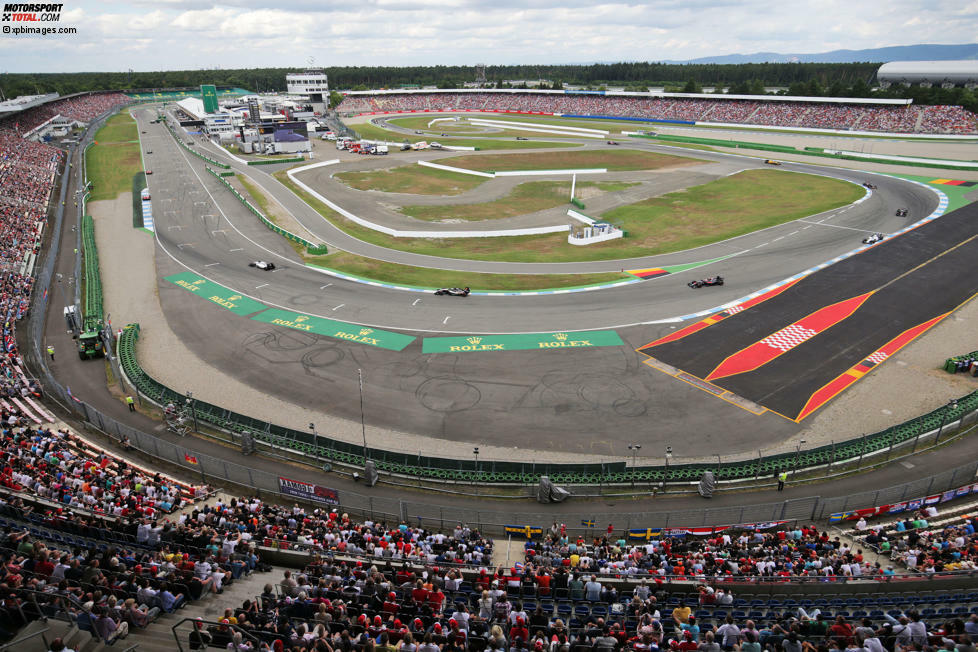 Nach einer Woche Pause gibt es zur Freude der deutschen Fans ein Formel-1-Comeback in Hockenheim, nachdem der Grand Prix dieses Jahr nicht stattfand. Man darf gespannt sein, ob die breiteren, schnelleren Autos und ein mögliches Duell zwischen Mercedes und Ferrari 2018 mehr Zuschauer an die Traditionsstrecke locken werden als zuletzt.