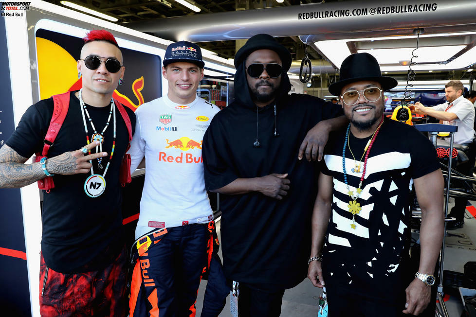 ... sowie die Black Eyed Peas. Normalerweise singen sie: 