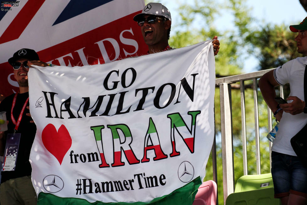 Lewis Hamilton hat seine Fans überall: In Baku kommen sie sogar aus dem Iran. #HammerTime hat Sebastian Vettel diesmal aber etwas anders interpretiert. Der Hammer war in Runde 19 des actionreichen Rennens sein Ferrari.