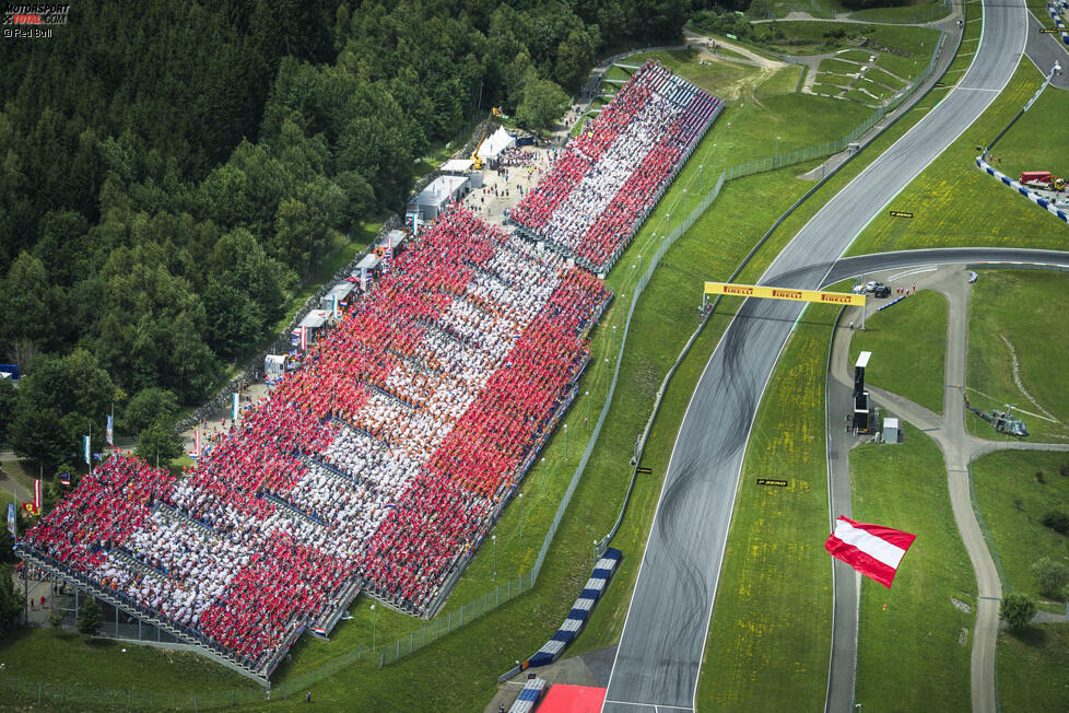 145.000 Zuschauer lockt der Grand Prix von Österreich an den Red-Bull-Ring in Spielberg, aber auch wenn dieses Hubschrauberfoto suggeriert, dass die meisten davon Einheimische waren: ...