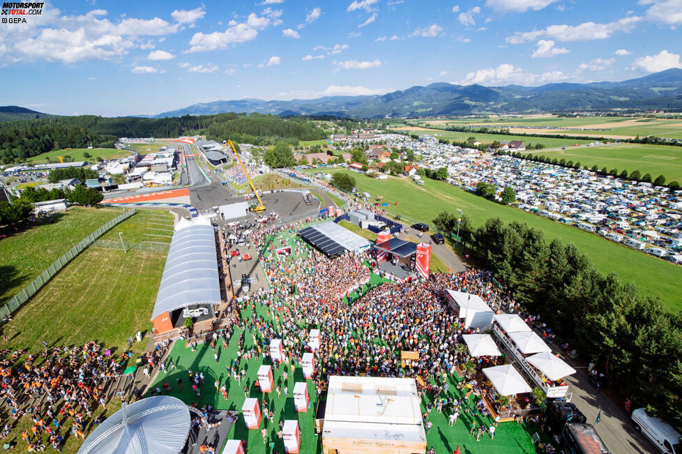 Aufgewertet im Vergleich zu vergangenen Jahren die Fanzone auf dem Hügel bei Kurve 1. Auf der Showbühne werden die Formel-1-Stars interviewt, anschließend schreiben sie Autogramme und lassen Selfies machen. Und es gibt diverse Gewinnspiele, ...