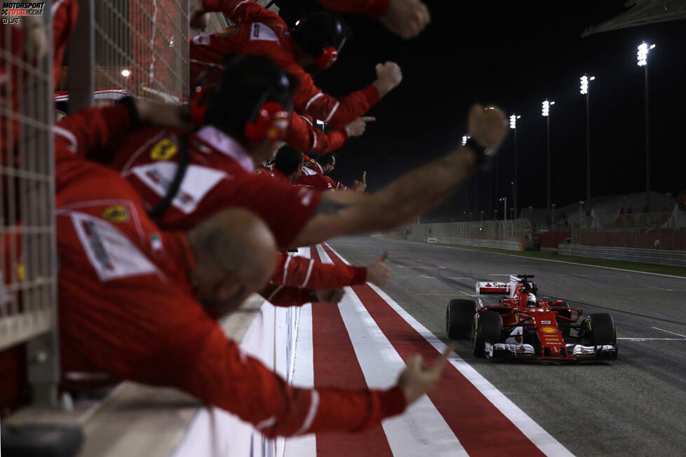 Drei Runden vor Schluss ist dann auch Hamiltons Aufholjagd beendet: Bei 5,9 (am Ende 6,7) Sekunden Rückstand sieht er ein, dass Vettel uneinholbar ist. Und Ferrari jubelt über den zweiten Saisonsieg: 