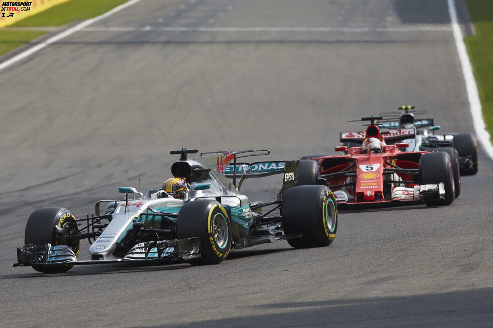 Vor dem Restart das gleiche Spiel wie in Baku: Mal beschleunigt er vor Vettels Nase, mal bremst er abrupt zusammen. Beim Restart wittert Vettel seine Chance, ist auch dran - zu nahe, sodass er bereits ausgangs Eau Rouge lupfen muss und Schwung verliert. Im Finish kann er trotz der weicheren Reifen nicht mehr attackieren.