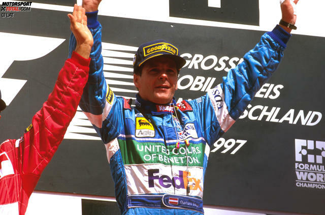 Es war einer der denkwürdigsten Siege der Geschichte: Gerhard Berger holt in Hockenheim gegen alle Widerstände seinen zehnten und letzten Grand-Prix-Erfolg - nur wenige Tage nach dem tödlichen Flugzeugabsturz seines Vaters. Außerdem hatte er drei Rennen wegen einer Kieferhöhlenentzündung verpasst. Die Formel-1-Welt sprach längst von... Es war einer der denkwürdigsten Siege der Geschichte: Gerhard Berger holt in Hockenheim gegen alle Widerstände seinen zehnten und letzten Grand-Prix-Erfolg - nur wenige Tage nach dem tödlichen Flugzeugabsturz seines Vaters. Außerdem hatte er drei Rennen wegen einer Kieferhöhlenentzündung verpasst. Die Formel-1-Welt sprach längst von...