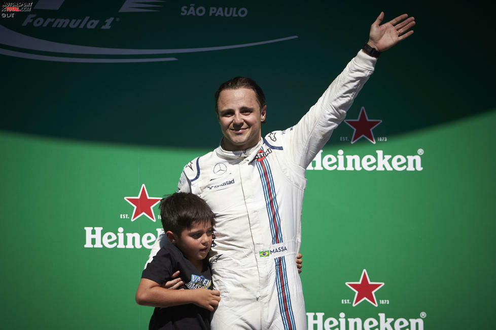 ... Funkmoment des Jahres sorgen übrigens der Brasilianer und Sohn Felipinho, der bei seinem letzten Heimrennen in der Auslaufrunde am Funk offenbart: 