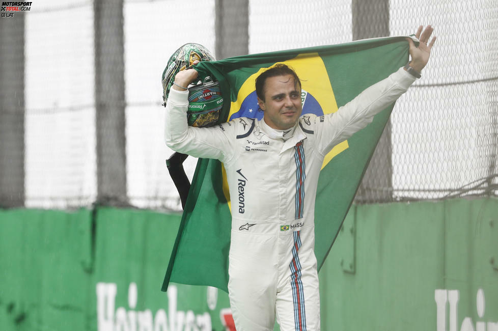 2016 weint Massa wieder, weil er glaubt, seine Formel-1-Karriere zwei Wochen später zu beenden - nicht ahnend, dass ihm der Rücktritt Nico Rosbergs eine weitere Saison bei Williams in der Königsklasse bescheren wird. Der Paulista zieht mit Frau und Kind unter frenetischem Jubel der Fans durch die Boxengasse.