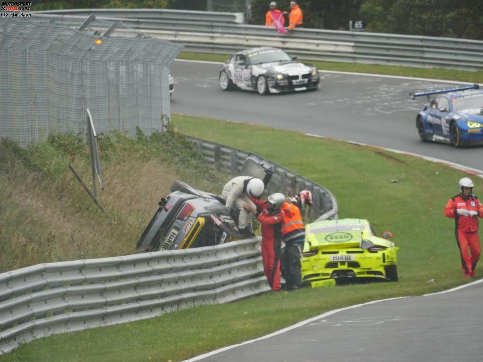 Glücklicherweise übersteht Manfred Schmitz den spektakulären Unfall ebenso wie Cairoli unverletzt.