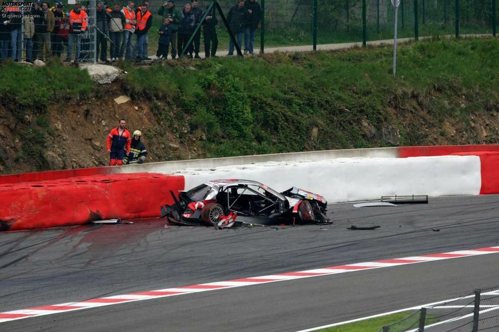 Spa-Francorchamps 2005: Bernd Schneider (Mercedes) verunfallt nach einem Duell in der berühmten Eau Rouge. Sein Fahrzeug schlägt seitlich sehr hart in die Banden ein und wird fast völlig zerstört. Schneider übersteht den Unfall - und wird im Jahr darauf nochmals Meister.