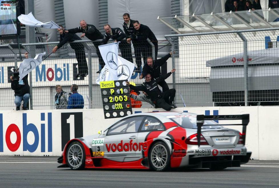 In einem spannenden Finale in Hockenheim behält Schneider gegenüber seinem Markenkollegen Christian Albes die Oberhand. Die Titelhoffnungen des jungen Niederländers platzen zeitgleich mit einem seiner Reifen.