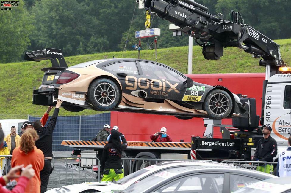 Und ist in dieser Saison unschuldig in einen der größten DTM-Skandale verwickelt. Auf Anweisung von Audi-Motorsportchef Wolfgang Ullrich schießt Timo Scheider in Spielberg Wehrlein und Markenkollege Robert Wickens von der Strecke. Der Satz 