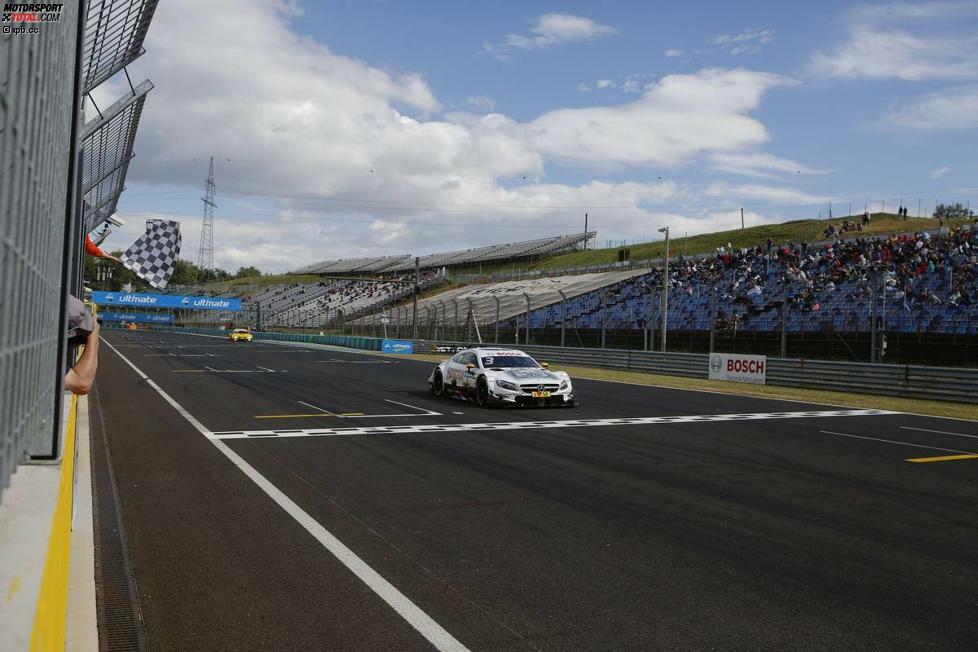 Am 24. Juli 2017 wird dann das Ende der DTM-Ära von Mercedes verkündet. Ende 2018 steigen die Stuttgarter aus und werden sich in Gegenzug in der Formel E engagieren. Bis dahin will Mercedes den 183 Rennsiegen, 128 Pole-Positions sowie 540 Podestplätzen aber noch möglichst viele folgen lassen.