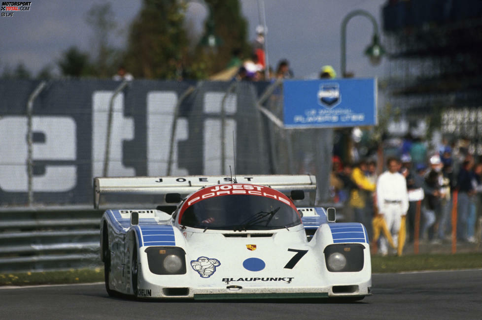 Nur vier Rennen bestreitet Bob Wollek in der DTM. Sein Debüt feiert der Franzose 1988 in Brünn im Alter von 44 Jahre und 201 Tagen.