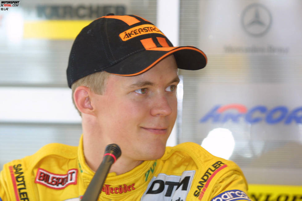 Im zarten Alter von 22 Jahren kommt Mattias Ekström zum zweiten Rennen der Saison 2001 in der DTM an. Er feiert gleich im ersten Jahr mit dem Audi TT von Abt einen Podestplatz.