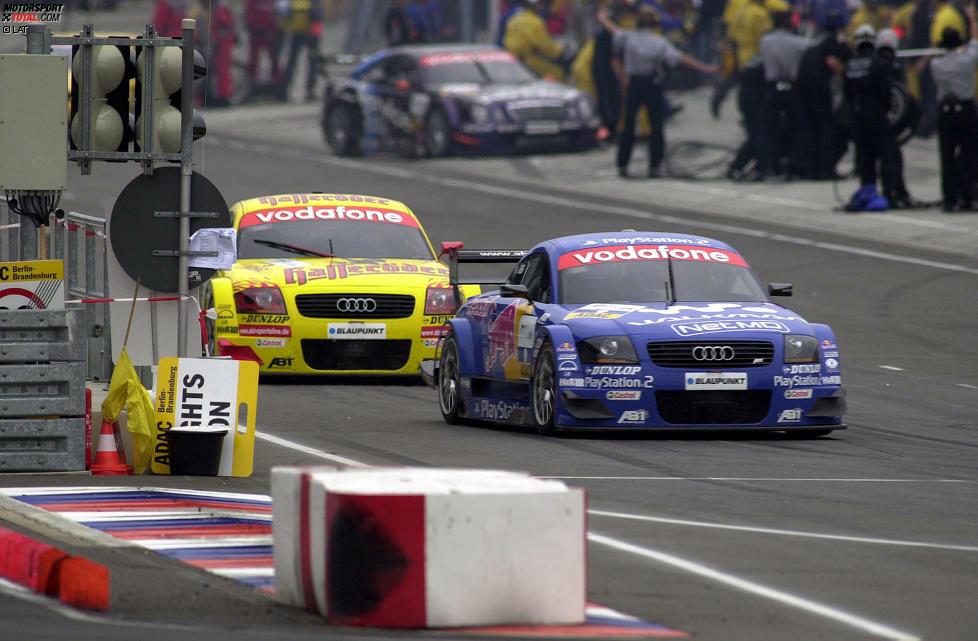 2002 ist Audi mit dem werksunterstützten TT das Maß der Dinge in der DTM. Mattias Ekström (vorne) feiert in Zandvoort seinen ersten Sieg, Teamkollege Laurent Aiello (hinten) gewinnt die Meisterschaft. 