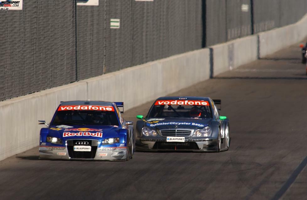 Im Folgejahr ist die Konkurrenz stärker aufgestellt. Ekström muss einige Rückschläge verkraften und verliert das Titelduell letztlich gegen Mercedes-Pilot Gary Paffett (hinten). Erst beim Finale setzt sich der Brite endgültig gegen den Schweden durch.