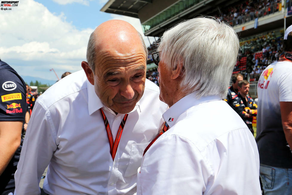 Ein alter Bekannter ist erstmals seit Monza 2015 wieder zu Gast im Paddock: Peter Sauber, hier im Gespräch mit Bernie Ecclestone. Und er bringt dem Team, das seinen Namen trägt (sonst aber nichts mehr mit ihm zu tun hat), Glück: ...