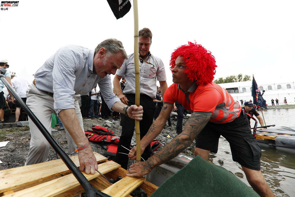 Die Stimmung ist gut - auch, weil die großen Chefs selbst mit anpacken: Sean Bratches schraubt beim FOM-Boot mit, das unter Kapitän Ross Brawn keinen absoluten Spitzenplatz belegt.