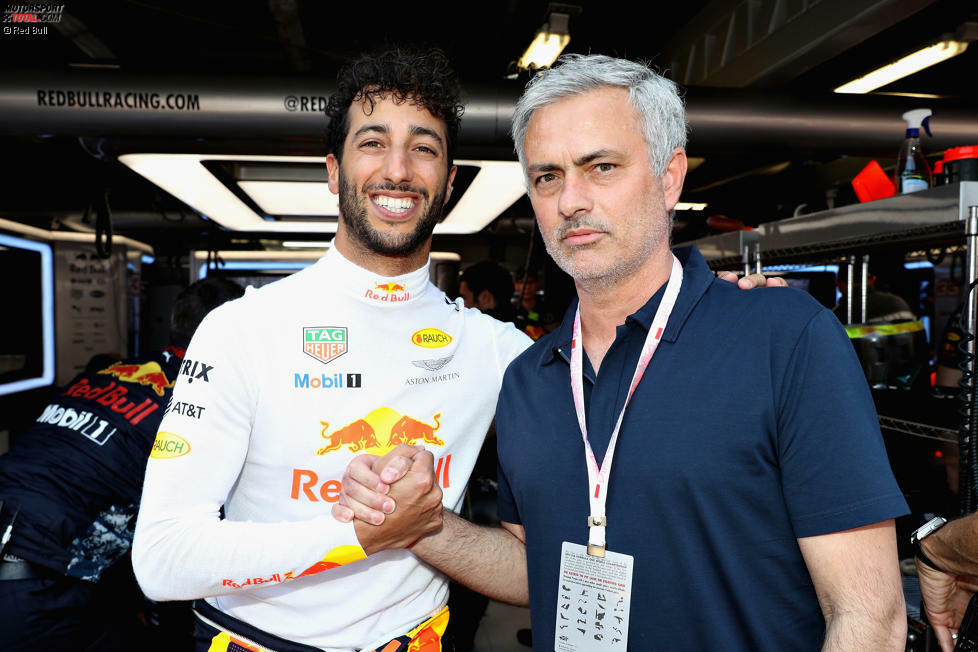 Gegensätzlicher könnten Gesichtsausdrücke wohl kaum sein: Der ewige Sonnyboy Daniel Ricciardo mit Jose Mourinho, dem Griesgram-Coach von Manchester United.