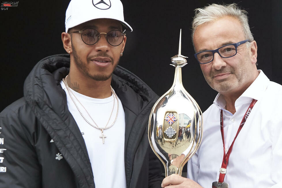 Bereits zum fünften Mal in seiner Karriere bekommt Lewis Hamilton die prestigeträchtige Hawthorne-Memorial-Trophy überreicht. Diese wird seit 1959 dem erfolgreichsten Formel-1-Fahrer aus einem Commonwealth-Land überreicht. Nur Nigel Mansell (sieben Mal) hat das noch öfter geschafft.