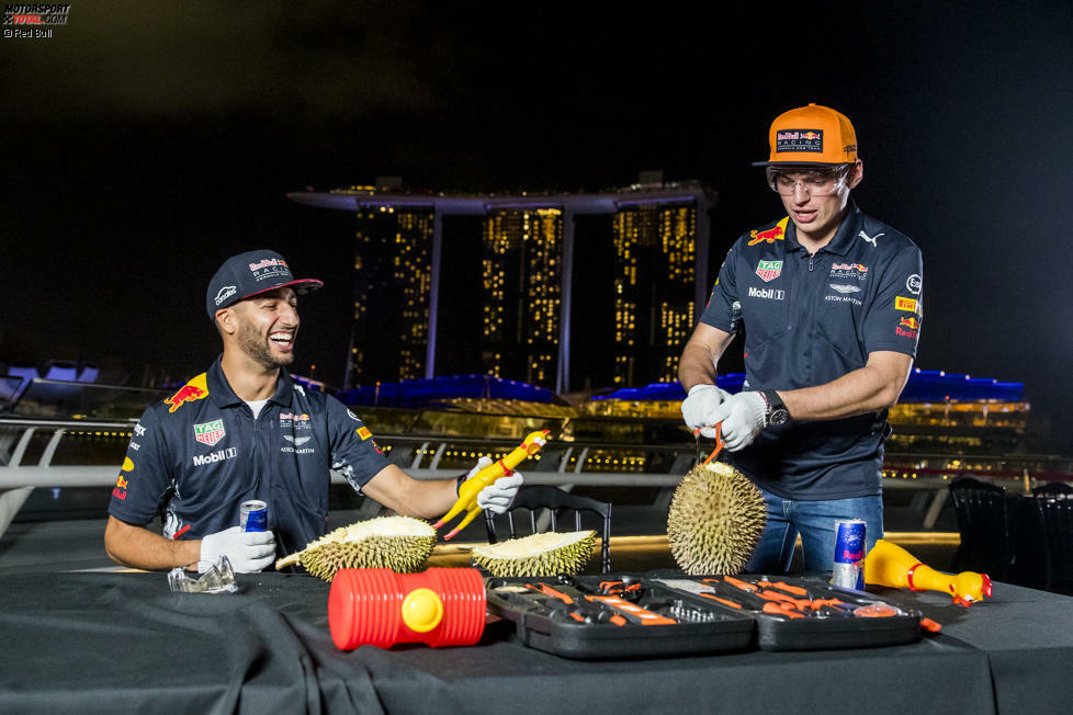 Die Durian-Frucht, auch als Stinkfrucht bekannt, ist nicht jedermanns Sache. Die Herren Ricciardo und Red Bull entwickeln zu ihr eine Hassliebe, weil sie Red Bull vor eine besondere Challenge stellt: eine davon zu knacken - was gar nicht so einfach ist! Wie Durian schmeckt? 